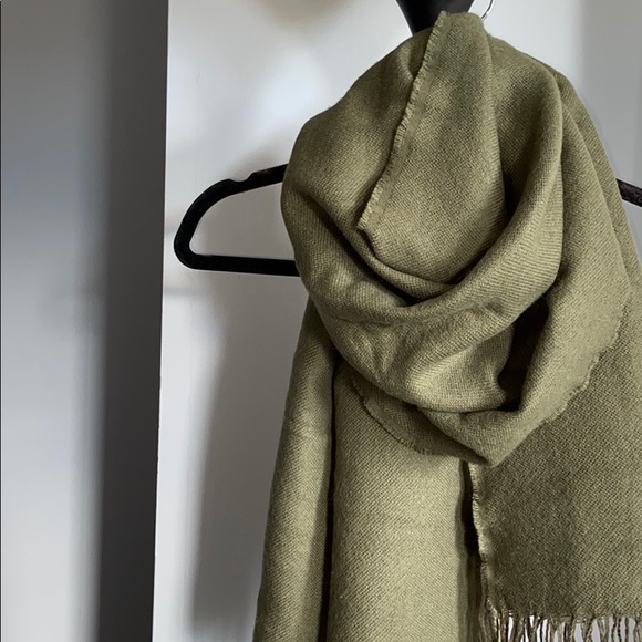 ❤️ARMY GREEN SCARF❤️ - Picture 4 of 5